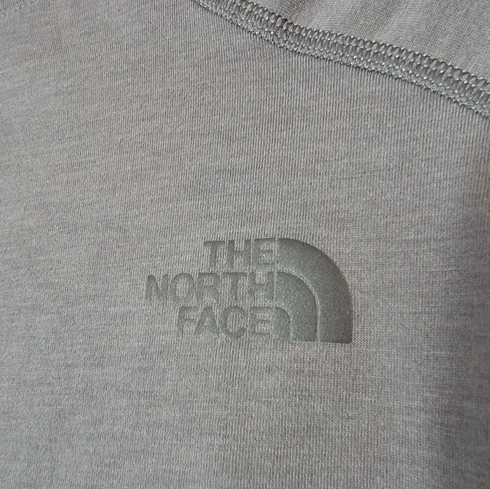 The North Face Men's T-Shirt, Size S - Picture 3 of 9